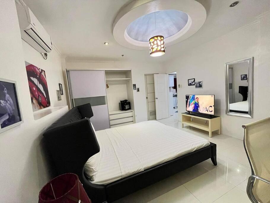 Kandi Big 1 Bedroom King Bed, Free Housekeeping, Wi-Fi Анхелес Екстериор снимка