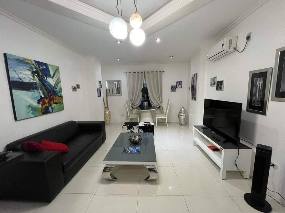 Kandi Big 1 Bedroom King Bed, Free Housekeeping, Wi-Fi Анхелес Екстериор снимка